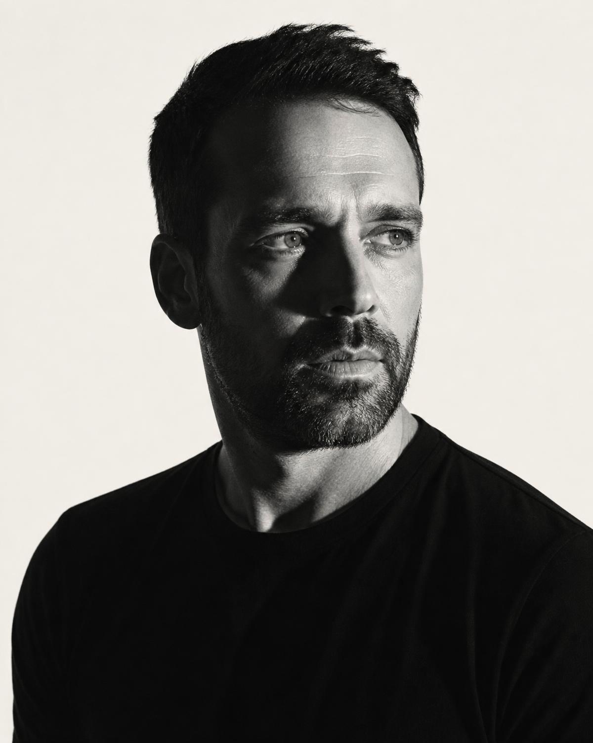 Hombre adulto, retrato editorial